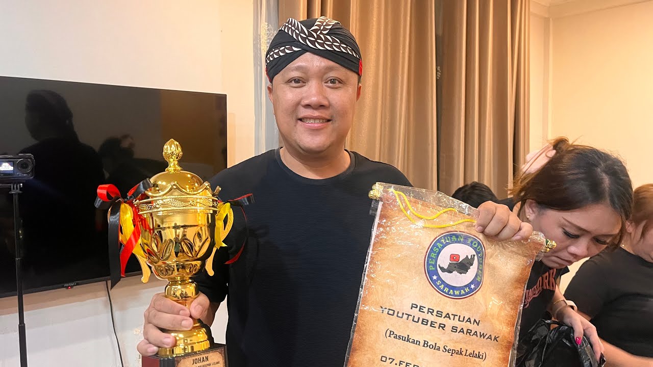 Milik team mana Piala ini? Masing-masing teruja menerima Jersey bolasepak pasukan PYS