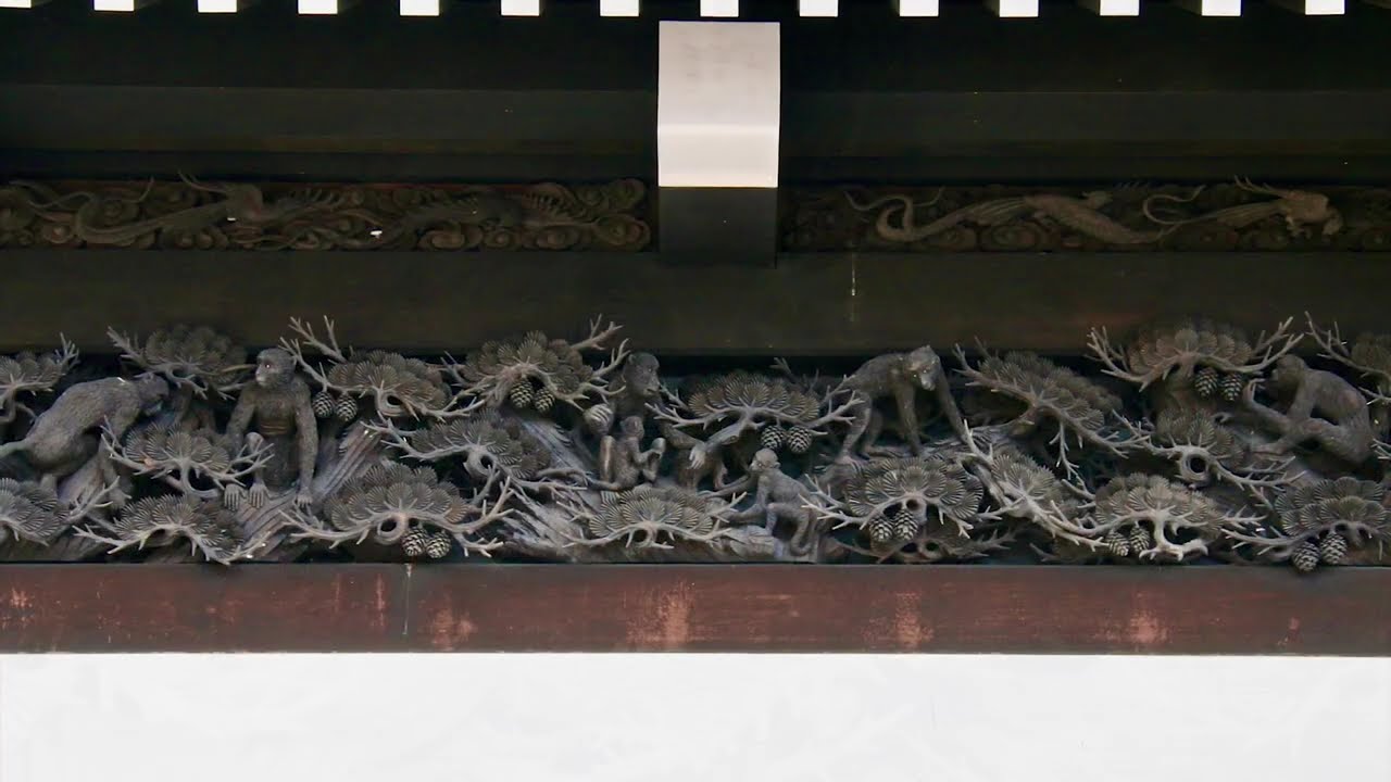 謂れ字幕あり 欄間彫刻 猿に松 邪気を払う力があるとされる猿に強い