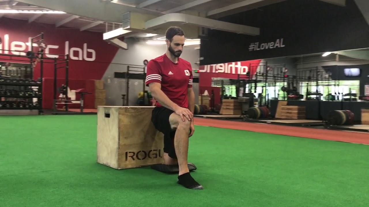 Couch Stretch for Hip Flexor tightness - YouTube
