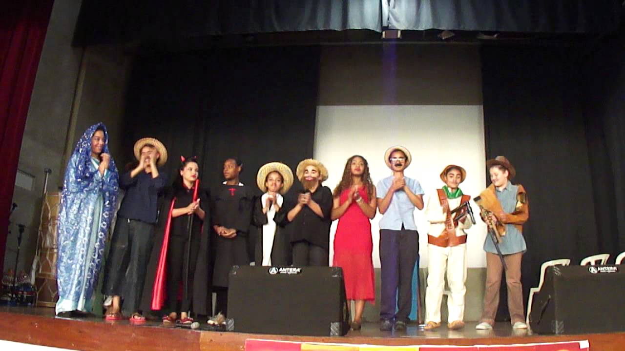 Inicialmente Os Locais Para Apresentacao Teatral Eram De Madeira