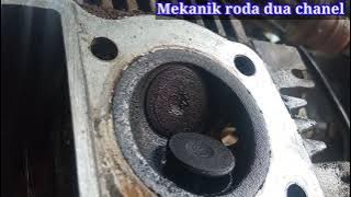 Motor berasap putih saat di gas