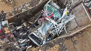 Brutal Metal Pre-Shredder in Action! Crushing Scrap Cars & Steel at the Yard π₯