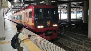 521.新宿駅を発車する253系特急きぬがわ