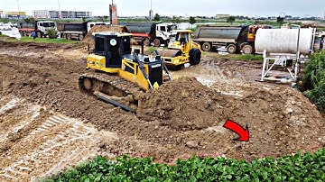 Amazing !!Technique Operator Skills SHANTUI DH17c3 Bulldozers With 25ton Dump Trucks Delete a water.