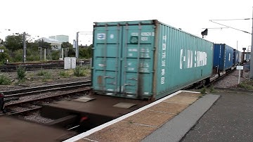DB class 66046 with an intermodal