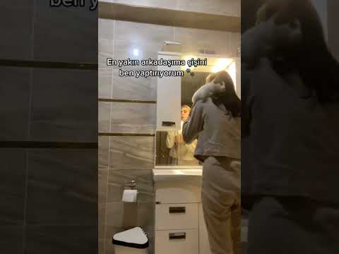ÇİŞİNİ YAPTIRAN SAHİBİNE SARILAN KEDİ (HASTALIĞI VAR ) - ÇİŞİNİ YAPTIRAN SAHİBİNE SARILAN KEDİ (HASTALIĞI VAR )