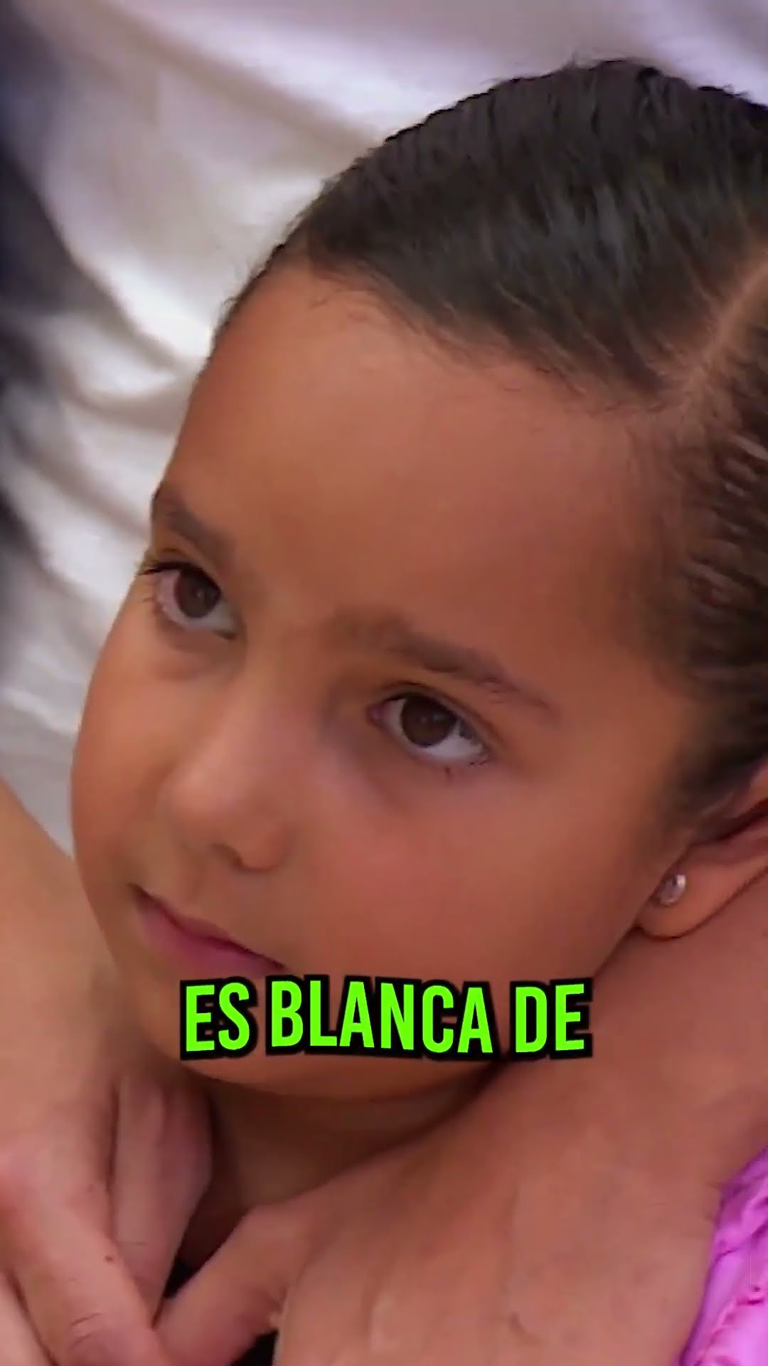 ? La abuela le dice cosas re feas por ser morenita #LaRosadeGuadalupe