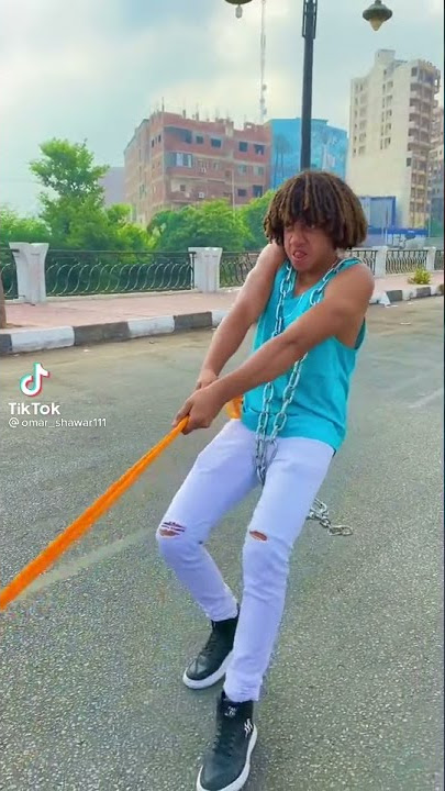 عمر شاور بيزوق العربيه😳😱