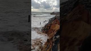 o mar cavando a rua