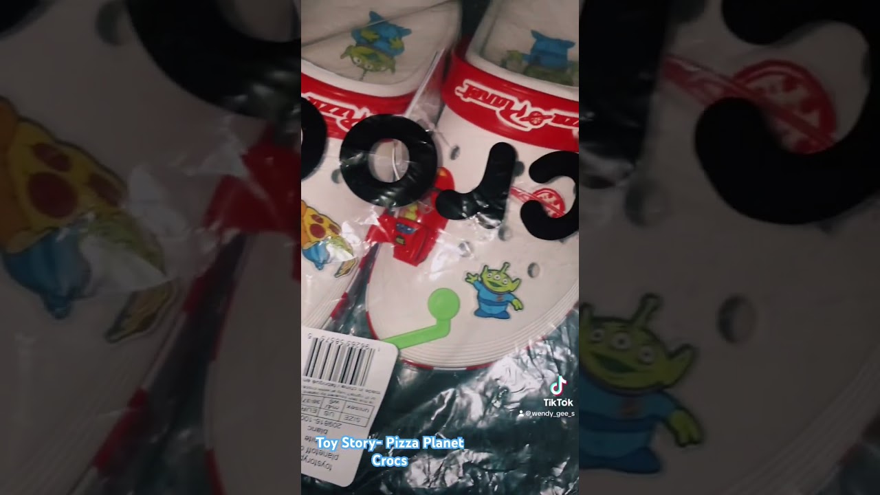 Toy Story - Pizza Planet Crocs 😍