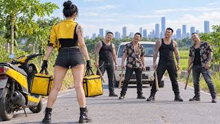 Poor Delivery Girl Is Ambushed By Thugs—Unaware She’s A Hidden War Goddess Who Defeats Them All