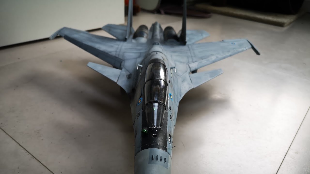 Su-27UB Flanker-C 1/32 スケール　トランペッタープラモデル Amazon.com: Trumpeter 1/32 Sukhoi Su27UB Flanker C Russian
