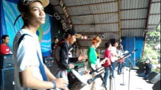 Crazy Smile - Astrea Bahagia LIVE @Taman Topi Bogor