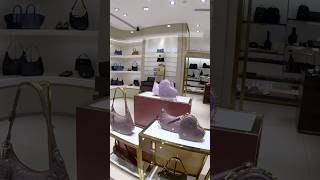 حقائب نسائية ورجالية جميلة في مول كوالالمبور