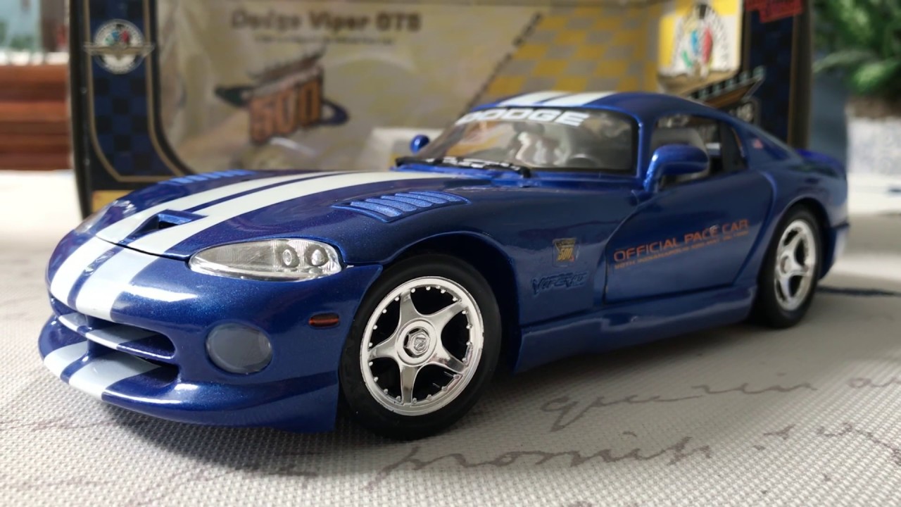 Review of 1996 Dodge Viper Pace Car by Maisto (Scale 1/18) - YouTube