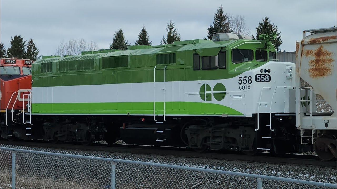 (Repainted GO Transit F59PH 558!) CN 422 - 8825/2608/3397/GOTX 558 At ...