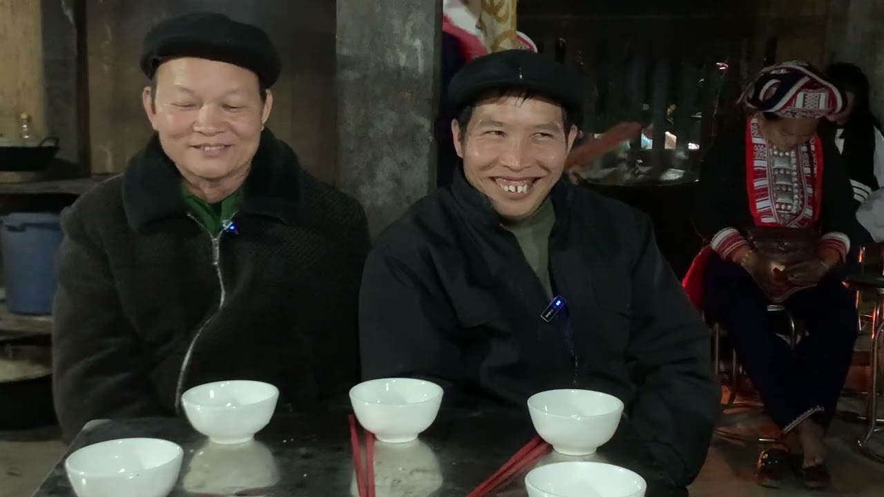 các nghệ nhân hát páo dung suốt đêm cưới