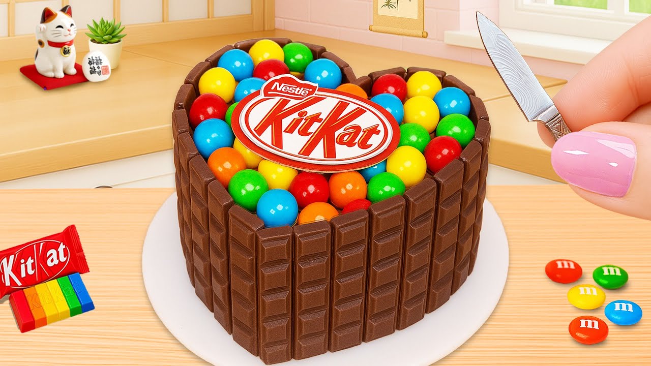 Mini Rainbow Heart Kitkat Chocolate Candy Cake🍫 レインボーチョコレートケーキの作り方 🌈 Tiny Joy Japan