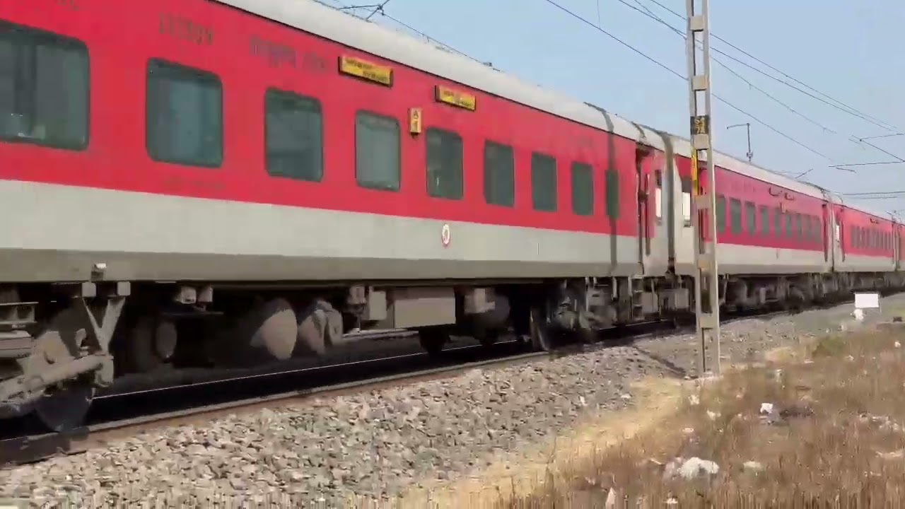 Howrah Shipra express crossing high speed mein diesel locomotive