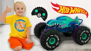 Vlad dan Chris belajar berbagi mainan dengan bermain truk monster Hot Wheels RC screenshot 5