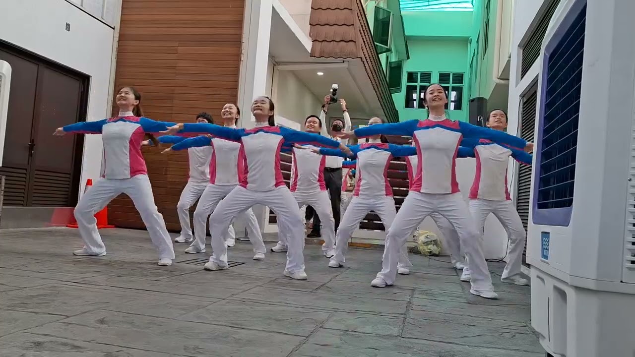 光明颂 Pujian Terang Gemilang 湖光山色青年团