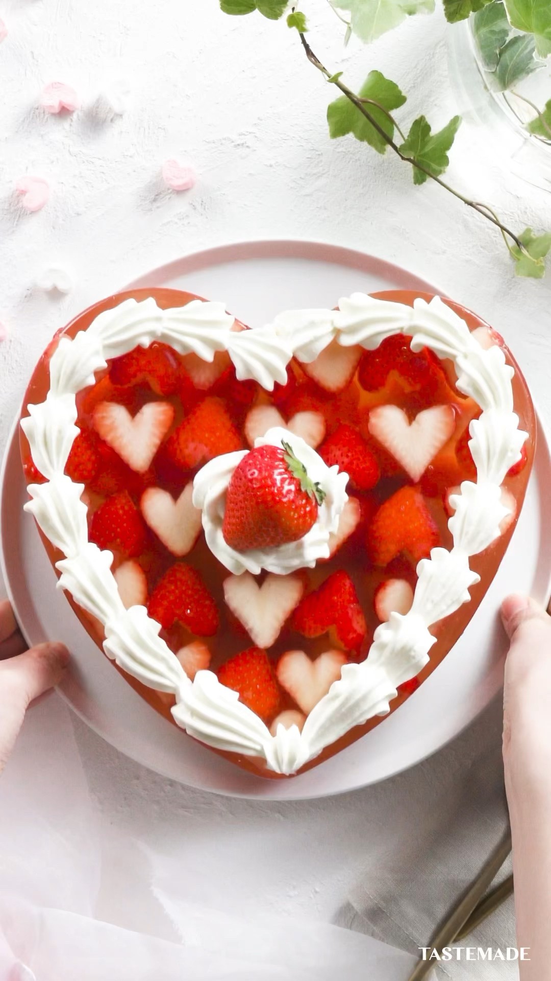 恋のパティシエは恋するみんなの味方です🍓🫶 #shorts #ハート #いちご
