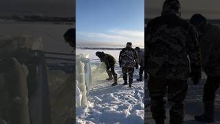 Как Якуты заготавливают лед для питья