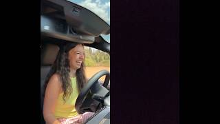 Ceyda Kasabalı Güneşte Duran Araba