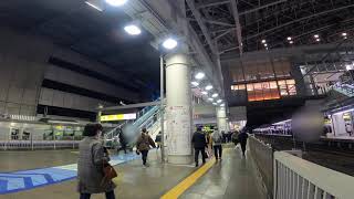 【速報】広角でみる JR神戸線 大阪駅 大阪環状線ホームから 大混雑の様子 1平日夕方水曜日ラッシュ 4K Japan Osaka Station crowed