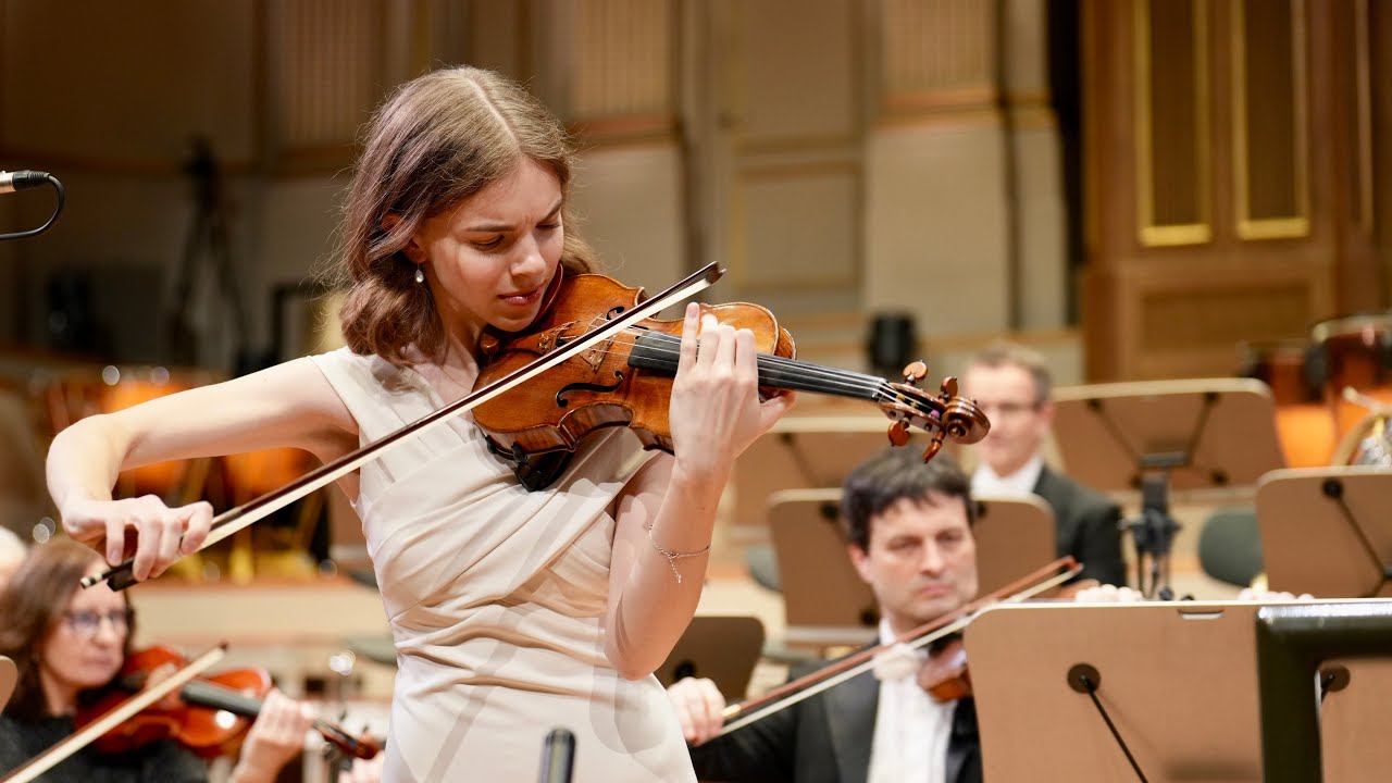 Saint Saëns Violin Concerto in b minor - 1st movement | Ilva Eigus & Praga Camerata