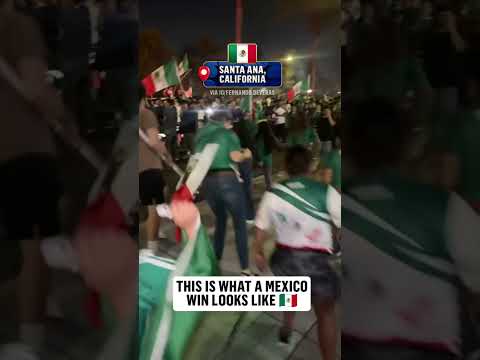 El Tri gave them three goals and Santa Ana gave them a party