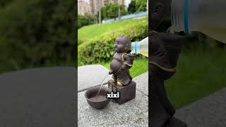 Este Menino Faz Xixi Na Rua