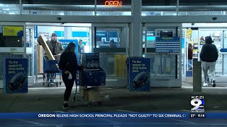 Black Friday shoppers brave the cold weather