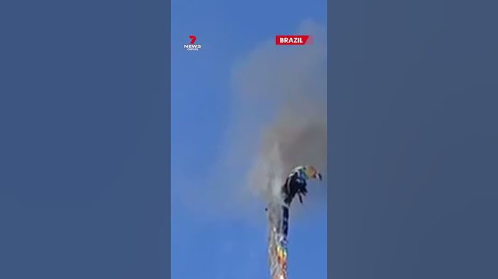 Hot air balloon catches on fire, at least eight out of 21 people are dead