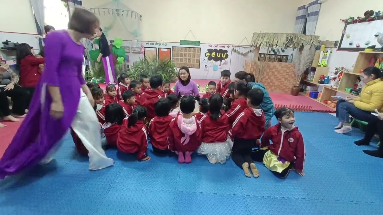 Hoạt động kể chuyện: Bông hoa cúc trắng. GV Nguyễn Thị Trọng trường MN Tân Hoà, H Phú Bình, TN