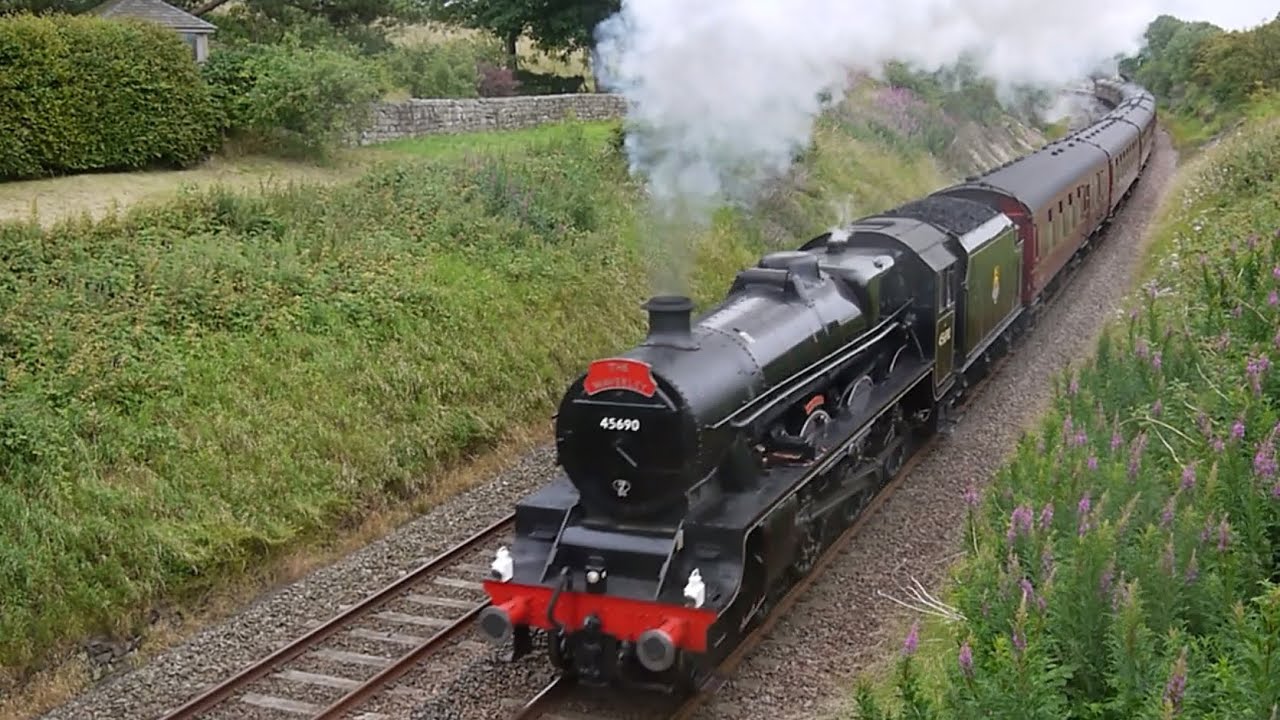 The Waverley 26 July 2015 LMS Jubilee Class 45690 Leander at speed Long ...