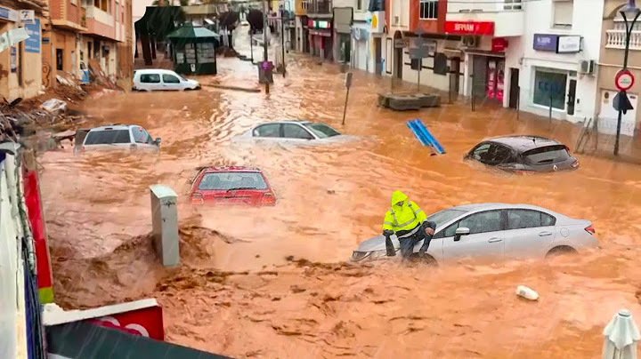 Massive evacuation in Malaga, Spain! City flooded after severe flooding