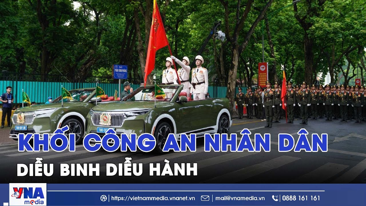 Xe đặc chủng và khối diễu binh Công an Nhân dân tiến vào quảng trường Ba Đình - VNAMedia