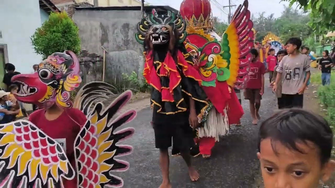Arak arakan Barong Sekar Sari Ngarak Kemanten Live Gumuk. 
