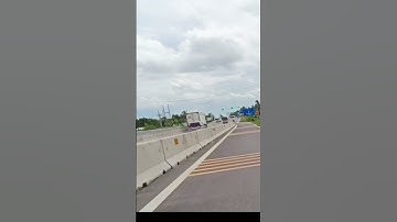 Đường lên cầu Xoài Hột gần cầu Rạch Miễu 2 có 2 dãi phân cách #shorts #caurachmieu2