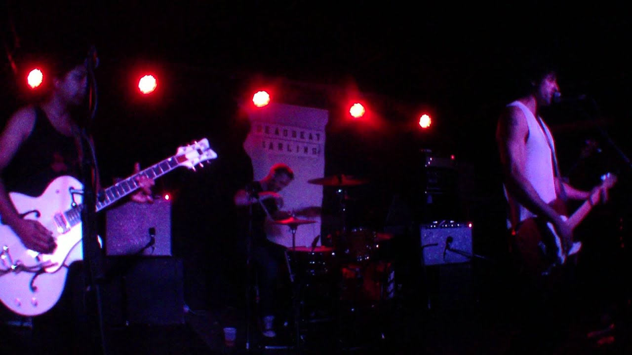 Guarda Deadbeat Darling "Still Standing" su YouTube Guarda Deadbeat Darling "Still Standing" su YouTube