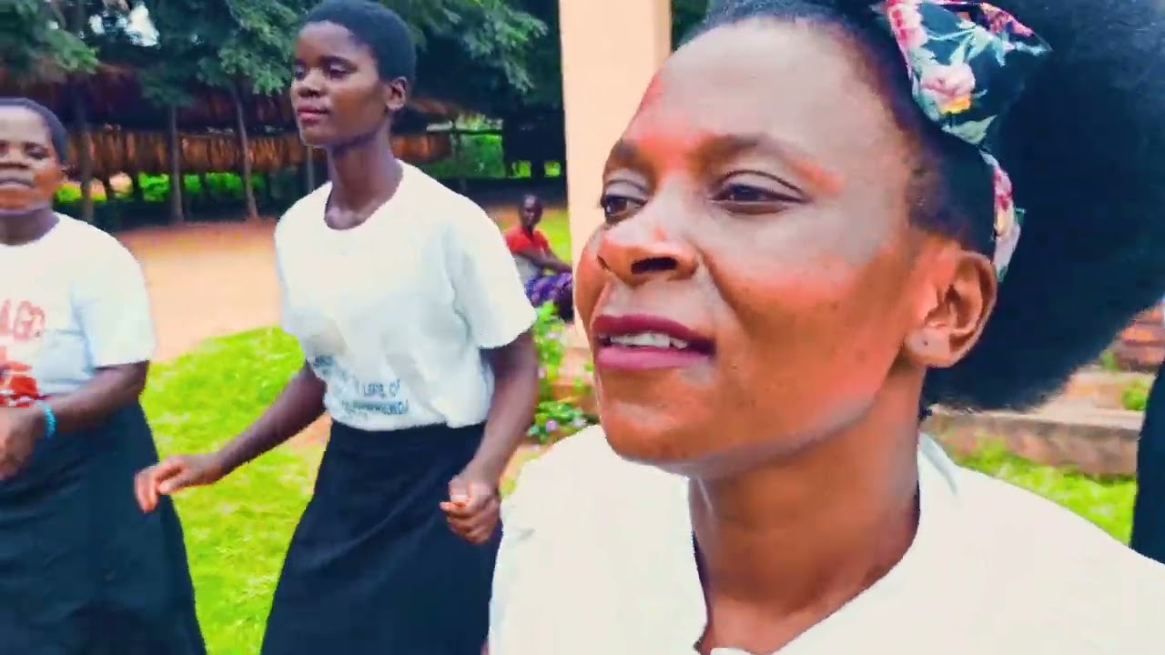 Holy spirit choir -TIKWENDA MUNTHOWA YA YESU(phalasito African church)