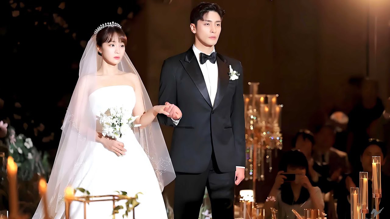 The wealthy young man and girl marry in a fake marriage in order to help the girl take her revenge.