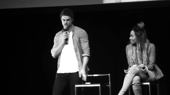 Nathaniel Buzolic imitating Elijah - BloodyNightCon 2016