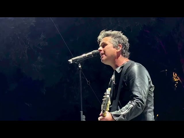 Green Day - Wake Me Up When September Ends live Backyard Concert 29/10/2022 class=