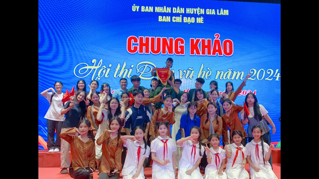 DÂN VŨ: NHỮNG NGÔI SAO XA XÔI & KHÁT VỌNG TUỔI TRẺ | XÃ VĂN ĐỨC