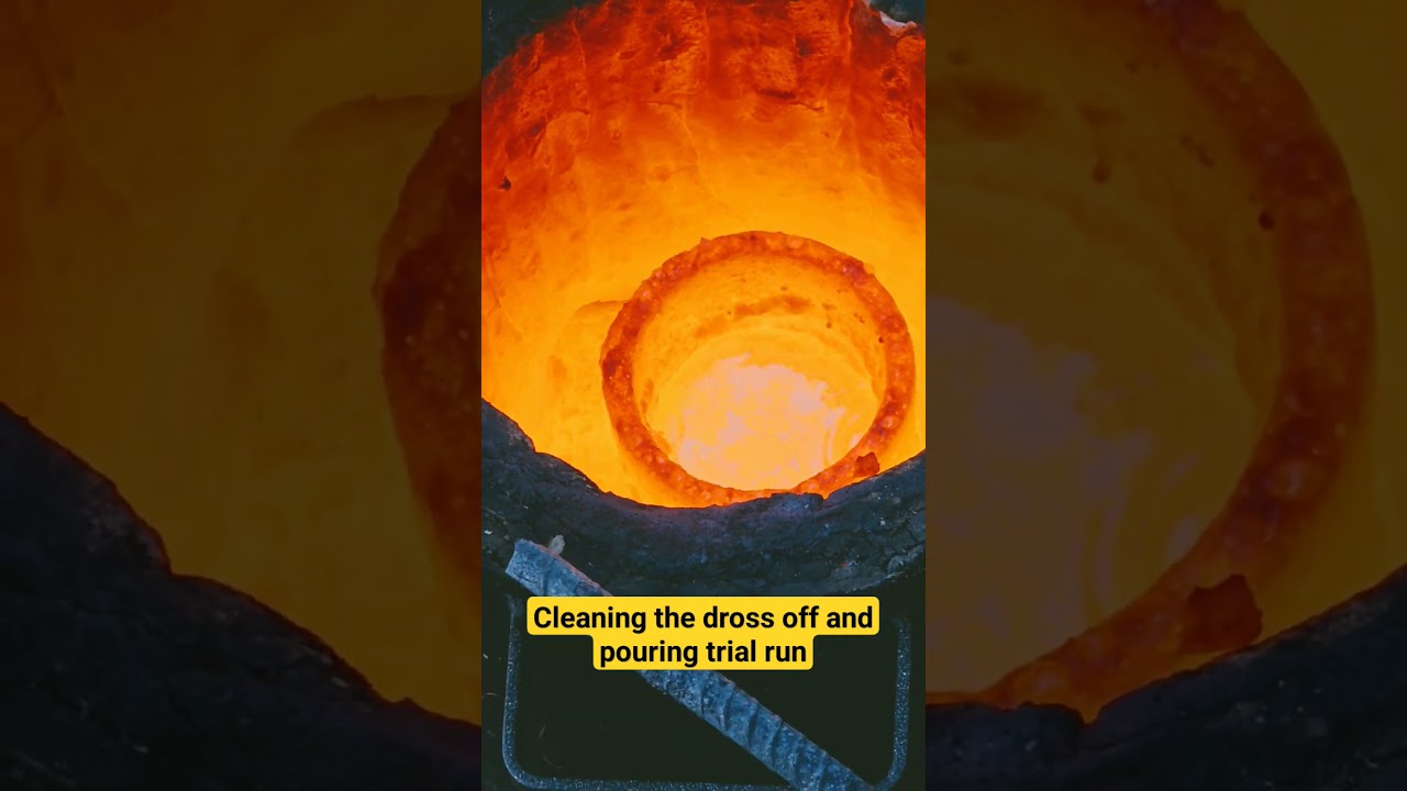 Cleaning the dross from the molten metal and trying out the "new" setup