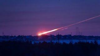 Meteorite falling over Russia AMAZING New HQ Footage Compilation Челябинск метеорит(Падение и взрыв метеорного тела в атмосфере в окрестностях Челябинска на высоте 15-25 км. утром 15 февраля..., 2013-02-17T08:40:04.000Z)