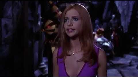 Mystery Squad Investigate The Castle - Scooby Doo Scene