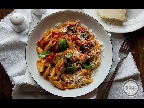Wideo: Kanapki Z Bakłażanem, Pomidorem I Mozzarellą W Sosie Pesto